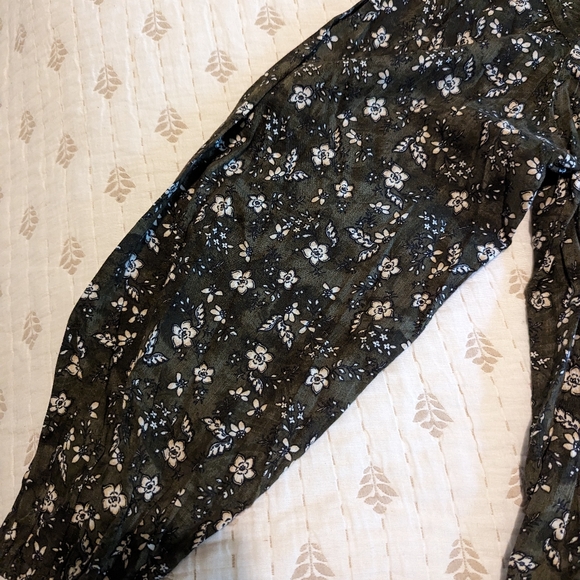 Old navy Floral peasant top with tie med - Picture 7 of 12